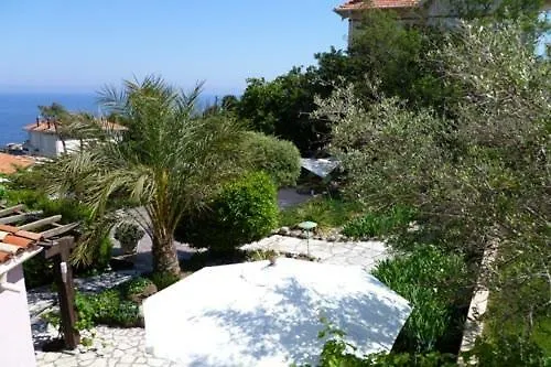 Astar ***** - D'hote, 3* Le Trayas